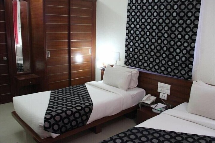 Room 6 of 16