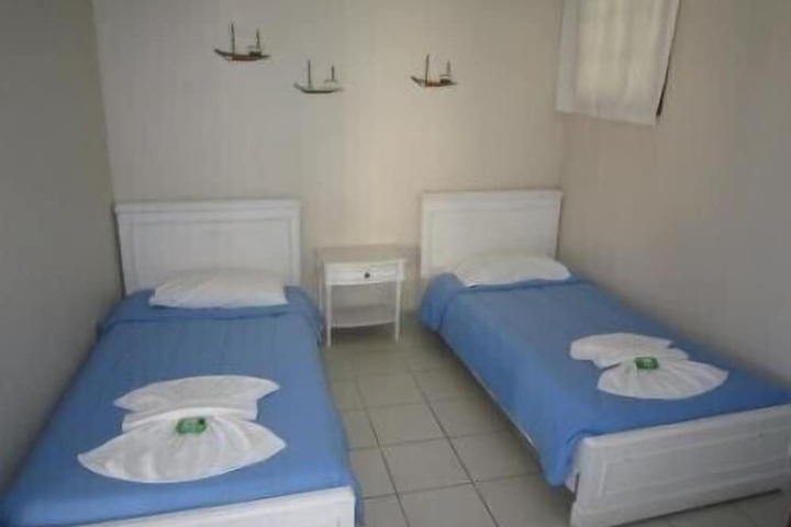 Room 12 of 32