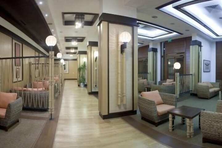 Lounge 49 of 81