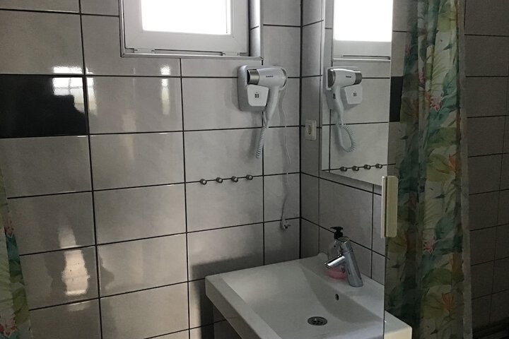 Room 121 of 164