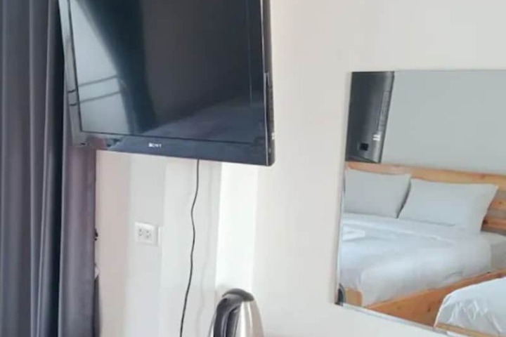 Room 5 of 19