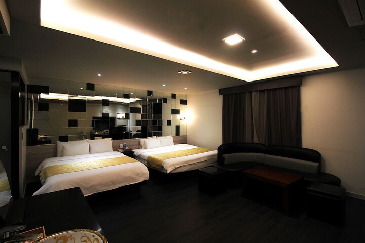 Room 16 of 74