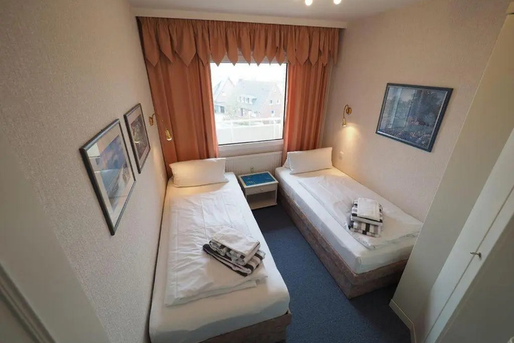 Room 3 of 8