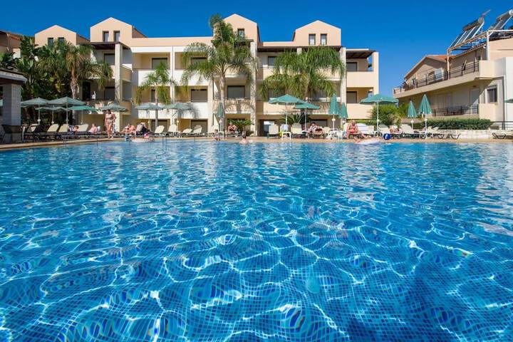 Hotel Pool