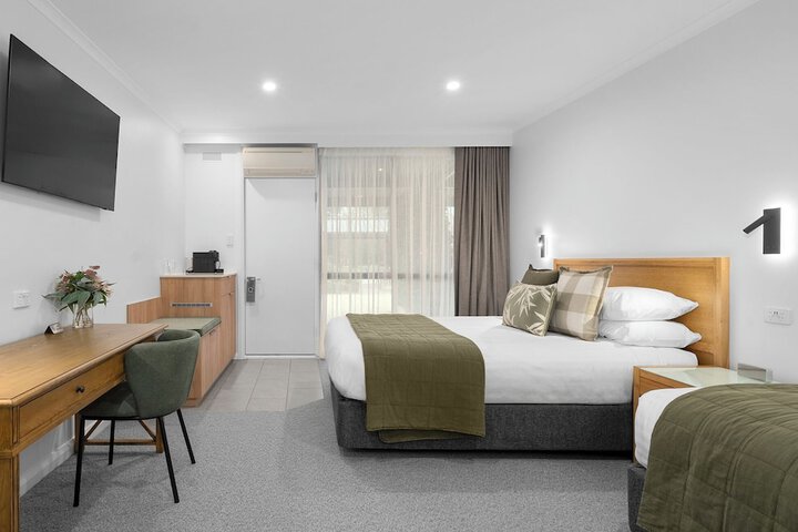 Room 12 of 38