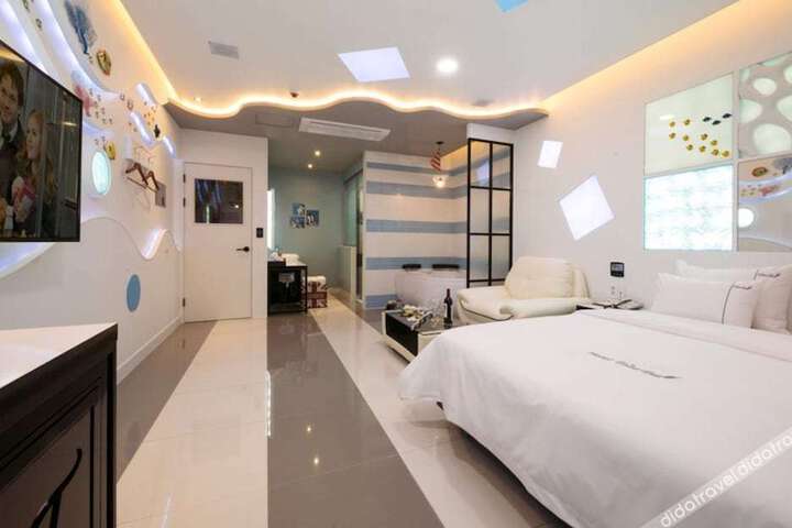 Room 190 of 222