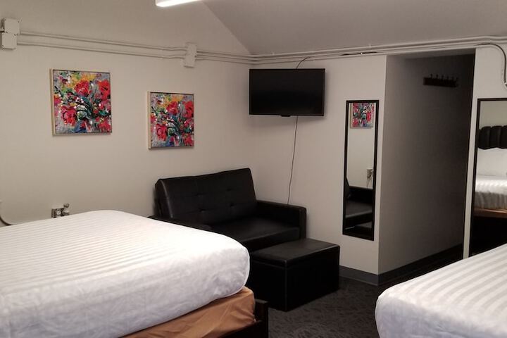 Room 3 of 43