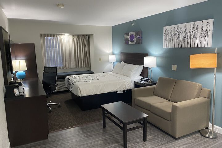 1 Queen Bed (5 of 27)
