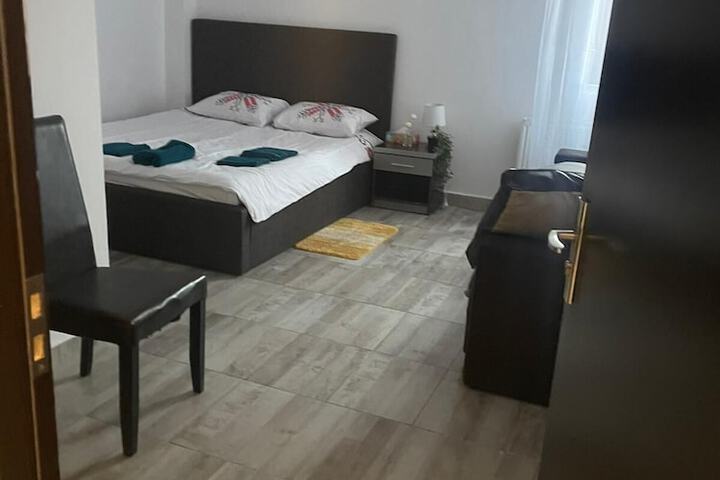 Room 11 of 35