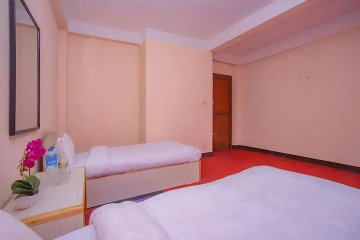 Room 7 of 18
