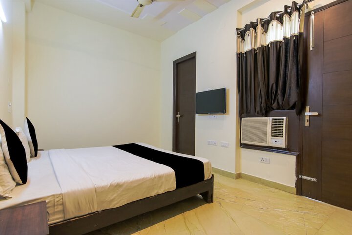 Room 9 of 20