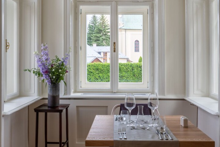 Dining 60 of 72