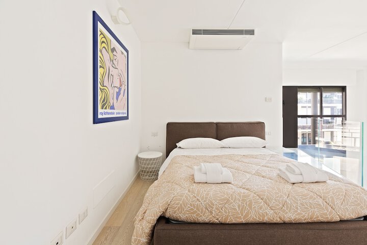 Room 2 of 19