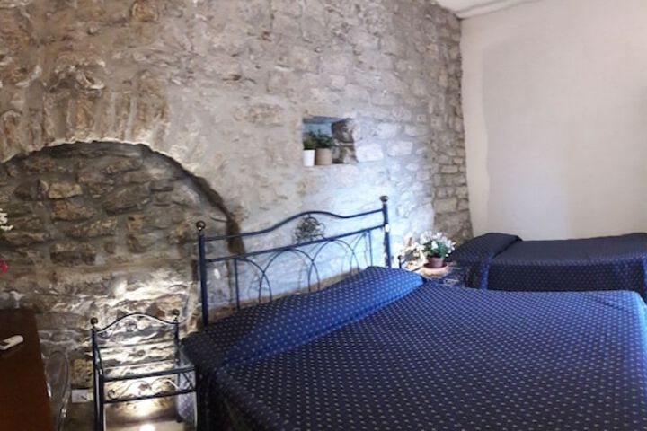 Room 3 of 32