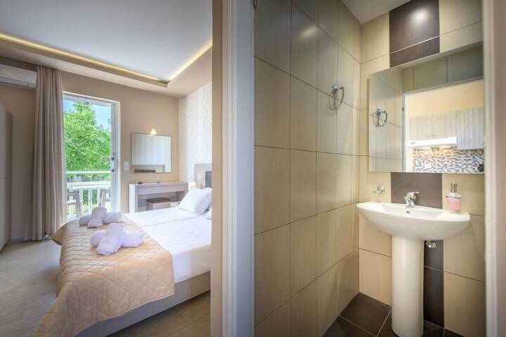 Room 4 of 20