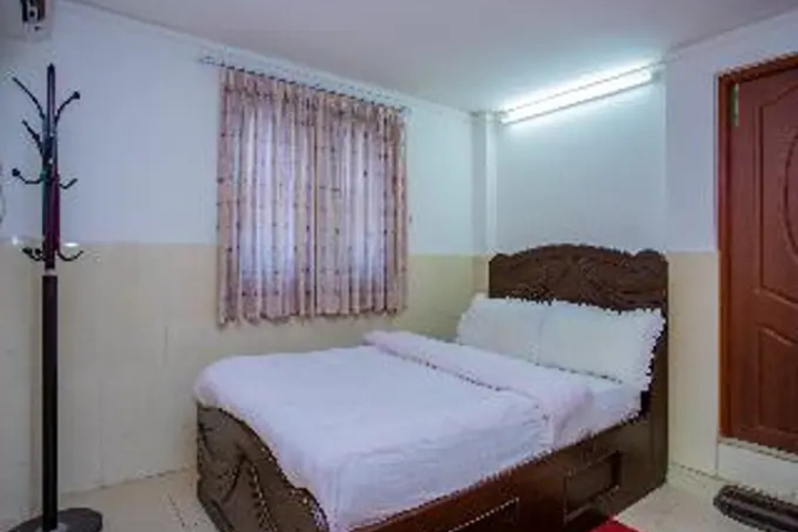Room 2 of 10