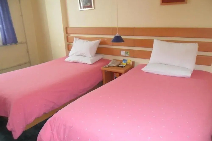 Room 3 of 16