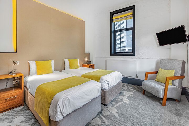 Room 21 of 106