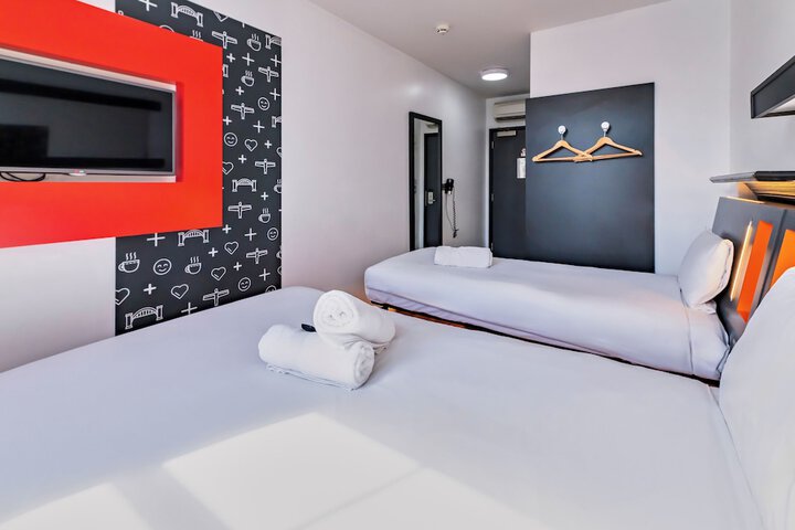 Room 19 of 103