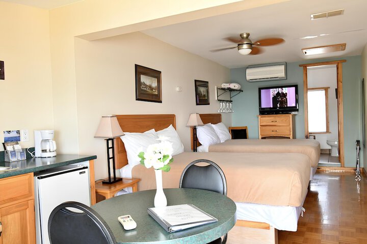 1 Queen Bed (19 of 43)