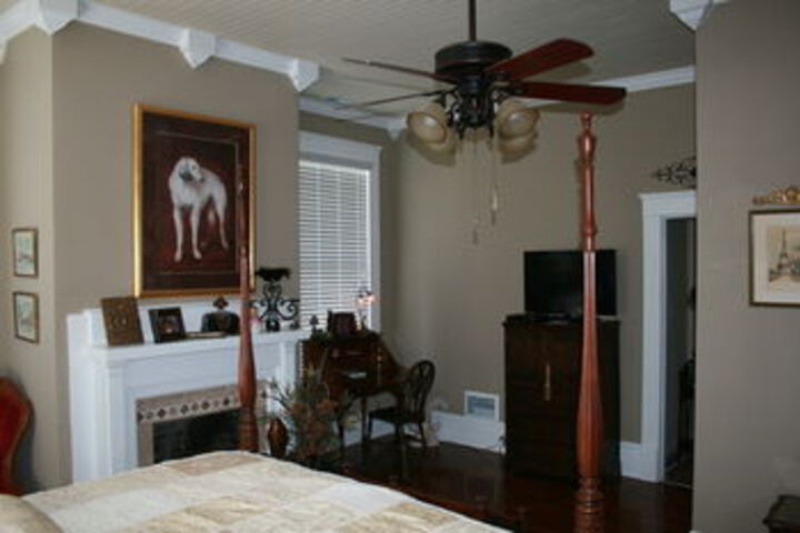 Room 6 of 13
