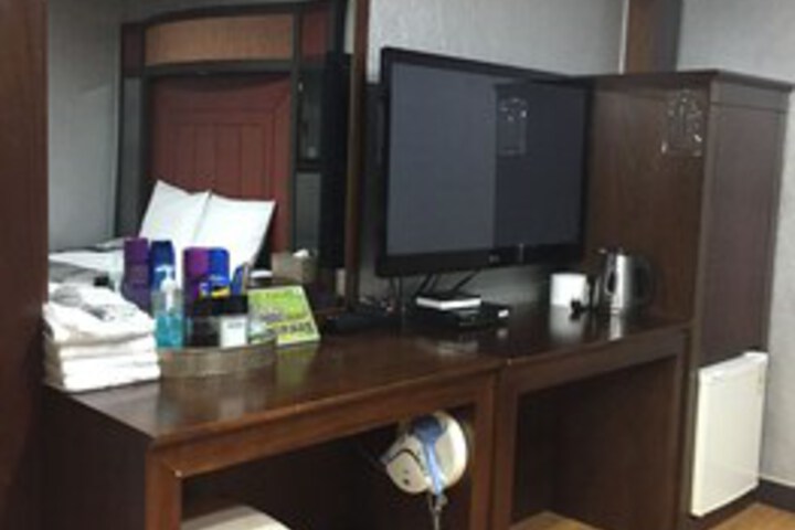 Room 13 of 14