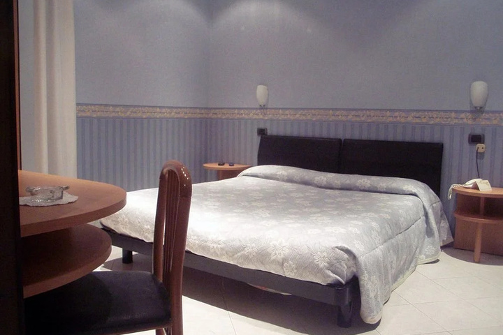 Room 4 of 13