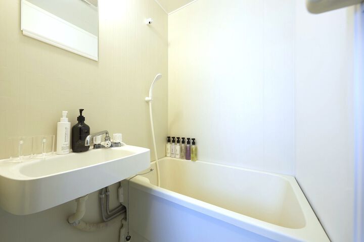 Room 2 of 20