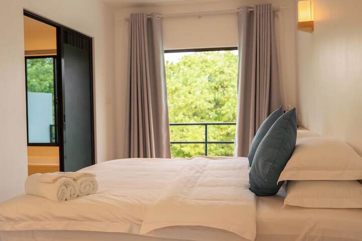 Room 4 of 44