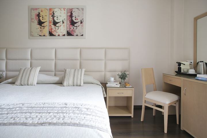 Room 6 of 76