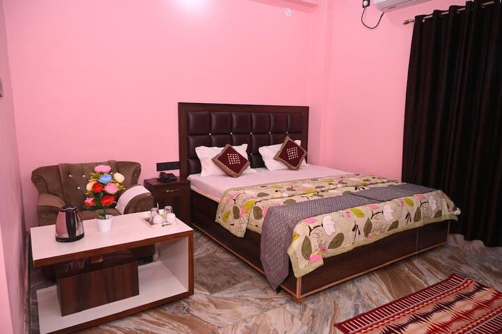 Room 9 of 17