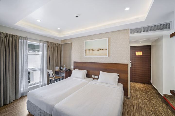 Room 2 of 7