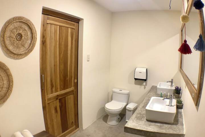 Room 16 of 35