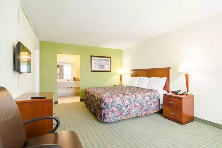 1 King Bed (8 of 14)
