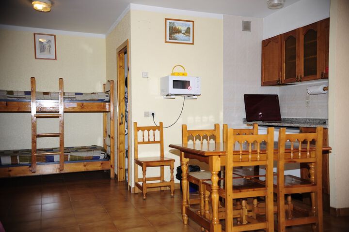 Room 9 of 27