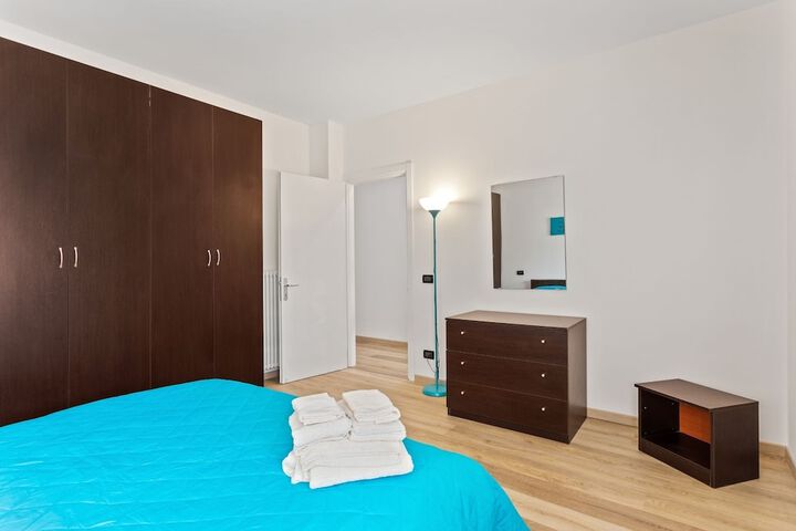 Room 2 of 25