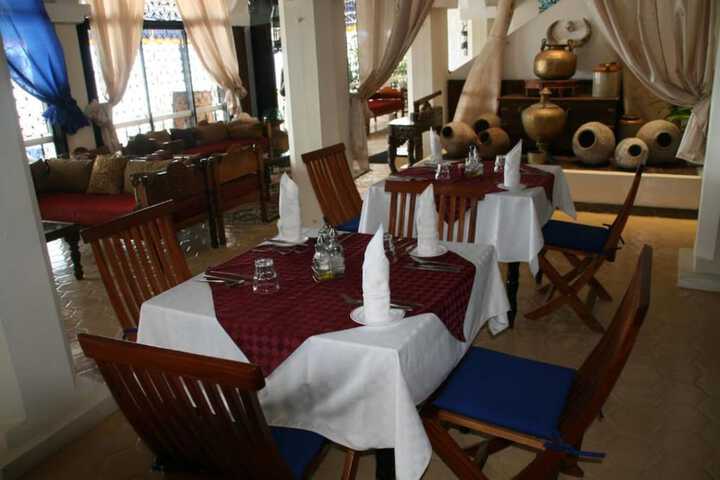 Dining 12 of 21