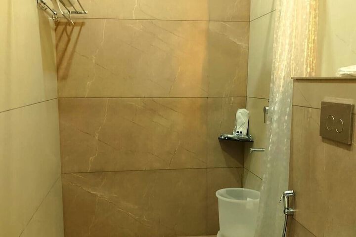 Room 16 of 32
