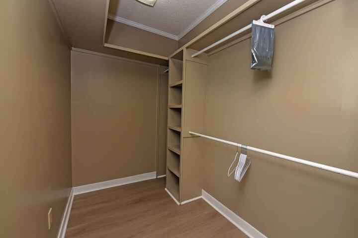 Room 12 of 120