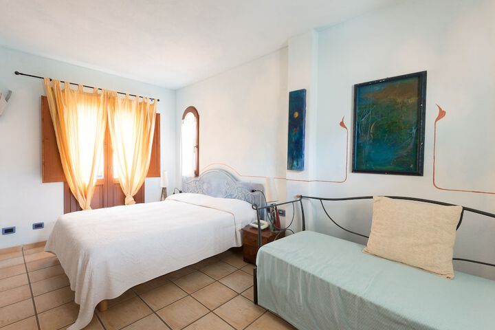 Room 4 of 38