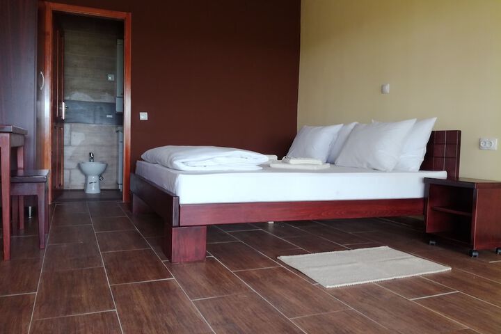 Room 3 of 52