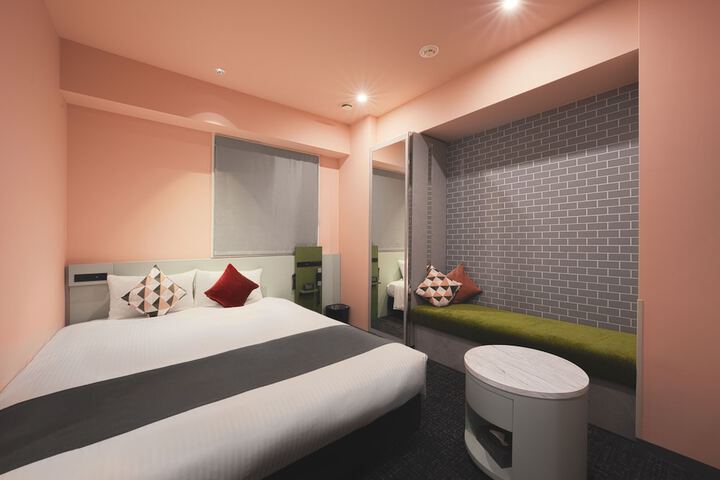 Room 9 of 48