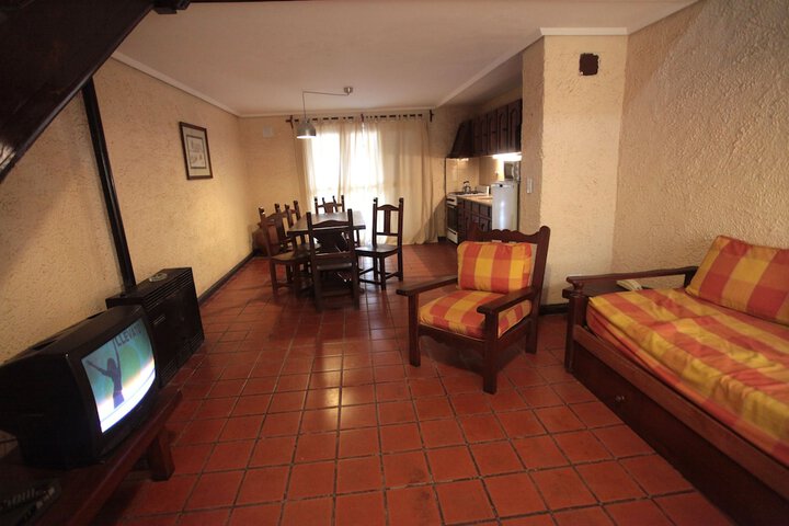 Room 8 of 10
