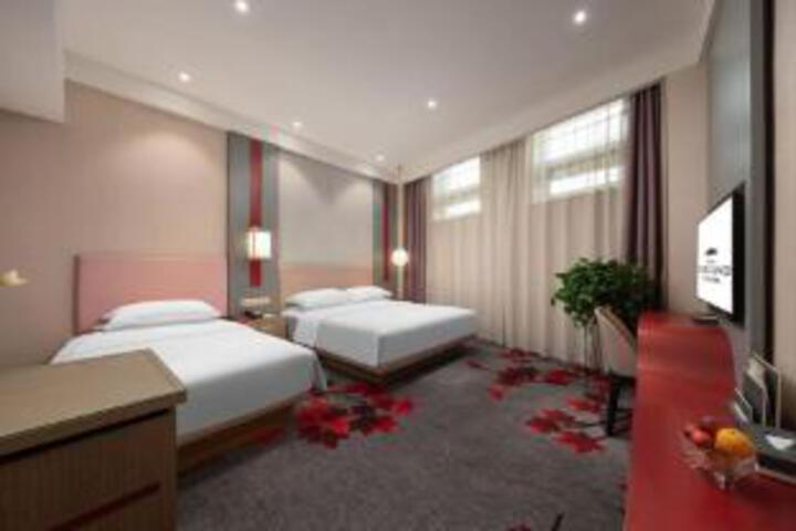 Room 16 of 18