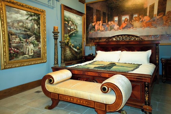 Room 6 of 76