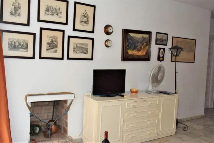 Room 4 of 13