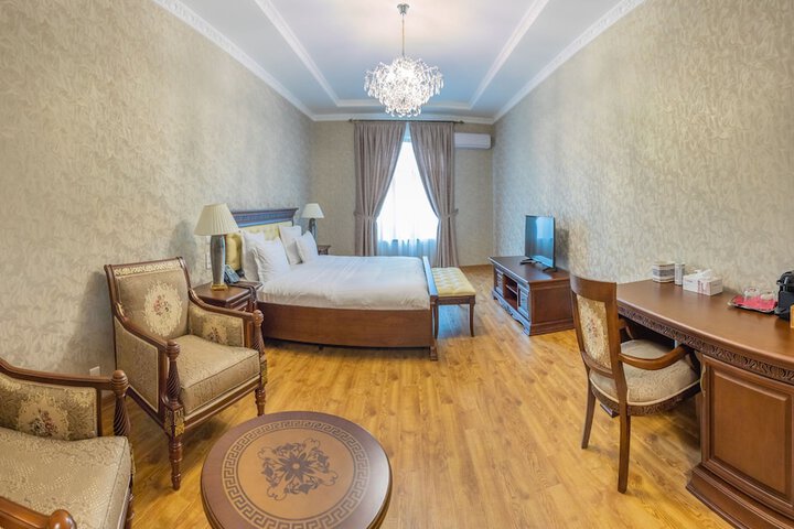 Room 8 of 36