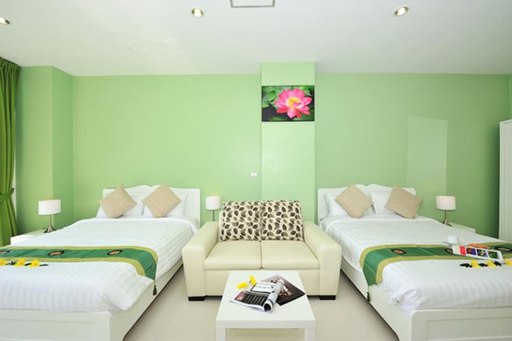Room 12 of 40