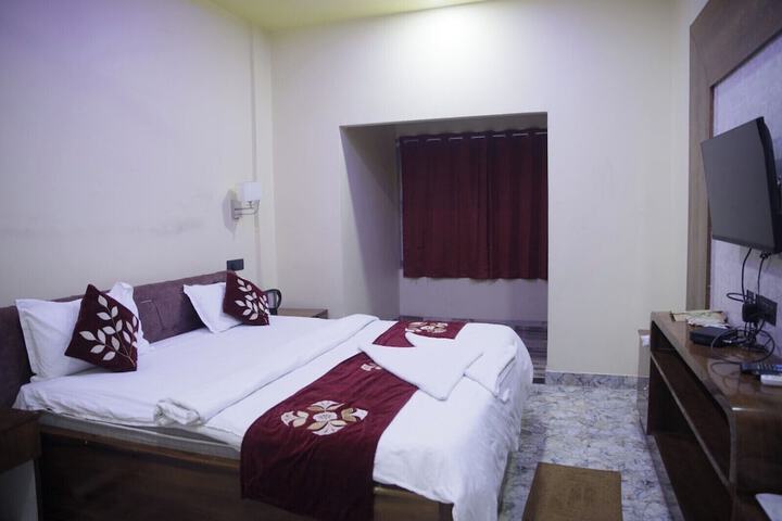 Room 4 of 33