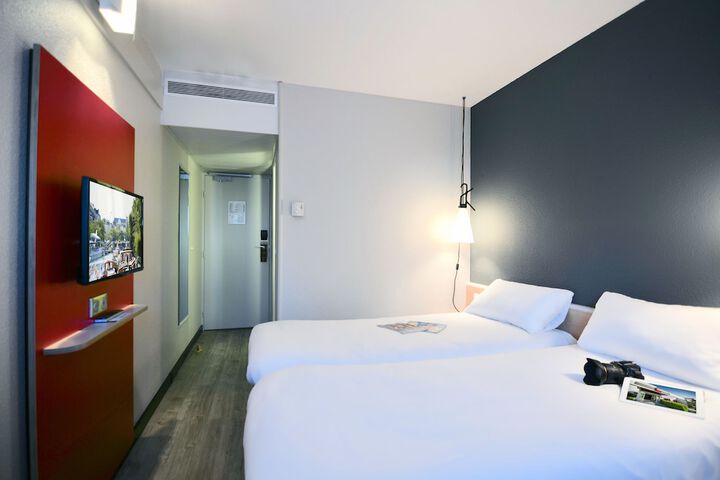 Room 7 of 92